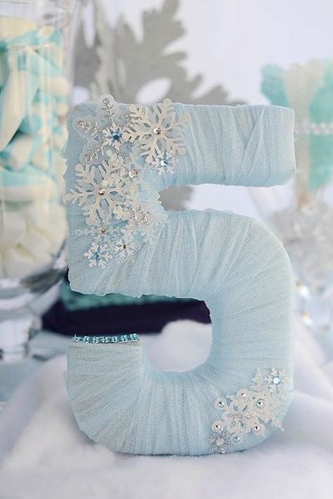 DIY Frozen Party Decoration - Frozen Party Ideas Winter Wonderland-party, Frozen Birthday Party Decorations, Elsa Birthday Party, Frozen Bday Party, Frozen Party Decorations, Disney Frozen Birthday Party, Disney Frozen Party, Frozen Themed Birthday Party, Disney Frozen Birthday