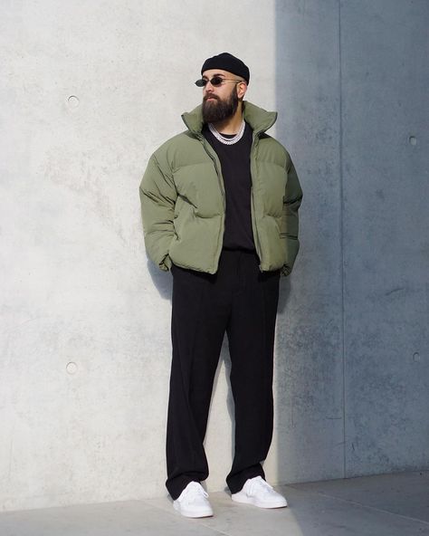 Olive Green Puffer Jacket Outfit Men, How To Style A Green Jacket, Gilet Men Outfits, Winter Street Wear Men, Winter Looks Men, Puff Jacket Outfit Men, Green Puffer Jacket Outfit Men, Style 2024 Trends, Men Puffer Jacket Outfit