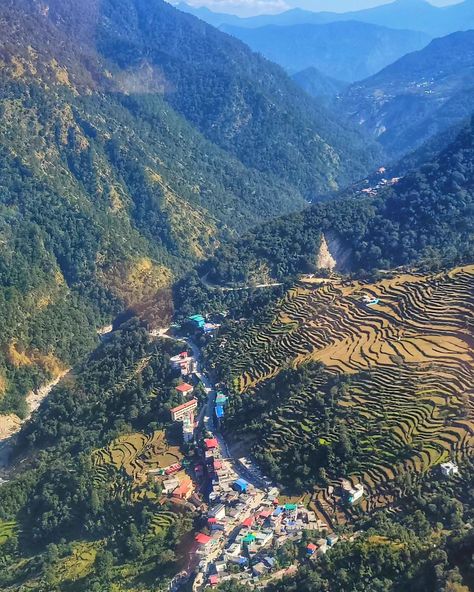 Sairshi, Rudraprayag, Uttarakhand . . #mountains #nature #travel #landscape #tghj #photography #naturephotography #adventure #travelphotography #mountain #photooftheday #landscapephotography #naturelovers #tghjourney #wanderlust #snow #trekking #explore #instagood #sky #outdoors #sunset #travelgram #tghimalayanjourney #beautiful #picoftheday #thegreathimalayanjourney #mountainlovers #winter #clouds Indian Mountain Aesthetic, Rudraprayag Uttarakhand, Uttarakhand Mountains, Snow Trekking, Winter Clouds, Mountain Aesthetic, Travel Landscape, Nature Travel, Trekking