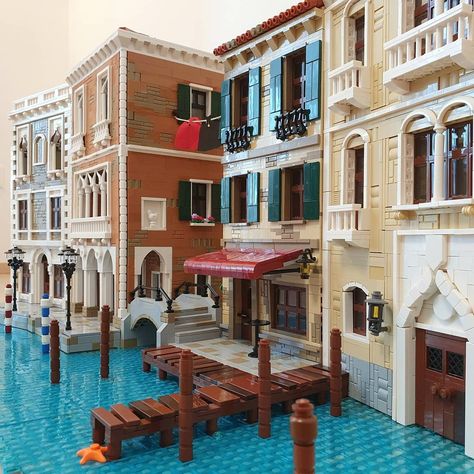 Minecraft Venice, Lego Modular Buildings, Lego Fortnite, Venice House, Lego Houses, Big Lego, Lego Modular, Tuscan Villa, Lego Room