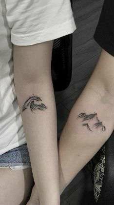 Couple Matchy Tattoo, Matchy Tattoos Couple, Creative Couple Tattoos, Maching Tattoos, Best Couple Tattoos, 10 Tattoo, Couples Tattoo Designs, Couple Tattoo, Bff Tattoos