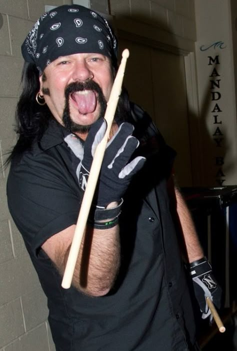 Vinnie Paul - Pantera The Great Southern Trendkill, Dimebag Darrell Guitar, Metallica Black Album, Metalhead Fashion, Dimebag Darrel, Vulgar Display Of Power, Pantera Band, Vinnie Paul, Metallica Black