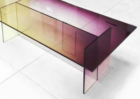 Germans Ermics adds gradients to glass, then assembles these ombre furniture… Acrylic Furniture, Glass Furniture, Creative Furniture, Chaise Design, Design Minimalista, Furniture Design Modern, Objects Design, Interior Furniture, Design Furniture