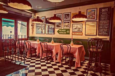 Small Town Pizza Shop, Old School Italian Restaurant, Vintage Pizza Shop, Pizzeria Design Interior Italy, Pizzeria Interior Design, Vintage Italian Restaurant, Pizzeria Aesthetic, Pizzeria New York, Italian Restaurant Interior Design