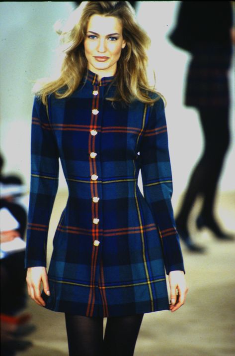 Ralph Lauren Runway Show RTW F/W 1991 Ralph Lauren Runway, Karen Mulder, Ralph Lauren Fall, Fall Runway, 90s Runway Fashion, Runway Fashion Couture, Runway Looks, 가을 패션, 80s Fashion