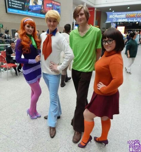 Scooby Doo CosPlay (The Girls) Vilma Scooby Doo Costume, Scooby Doo Cosplay, Gang Costumes, Scooby Doo Costumes, Fred Jones, Velma Scooby Doo, Hot Halloween Outfits, Velma Dinkley, Daphne Blake