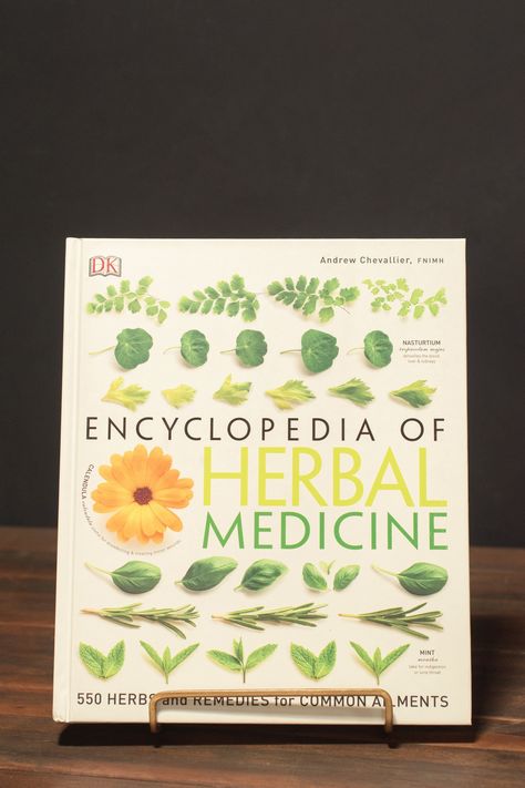 Herbal Medicine Garden Medicine Garden, Wellness Workshop, Healing Books, Skin Natural Remedies, Natural Cold Remedies, Herbs For Health, Cold Home Remedies, Natural Cough Remedies, Cough Remedies