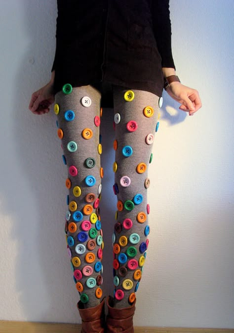 . Pola Top, Button Pants, Stylish Socks, Diy Buttons, Fashion Tights, Crazy Socks, Button Art, Button Crafts, Diy Fashion