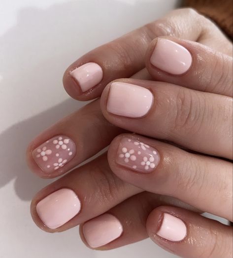 Cute Flower Nail Designs Simple, Nail Inspired Gel, Painted Nails Short Simple, Simple But Cute Short Nails, Pink Flower Gel Nails, Nail Inspiration For Short Nails, Spring Builder Gel Nails, Nail Designs Very Short Nails, Simple Gel Nails For Short Nails