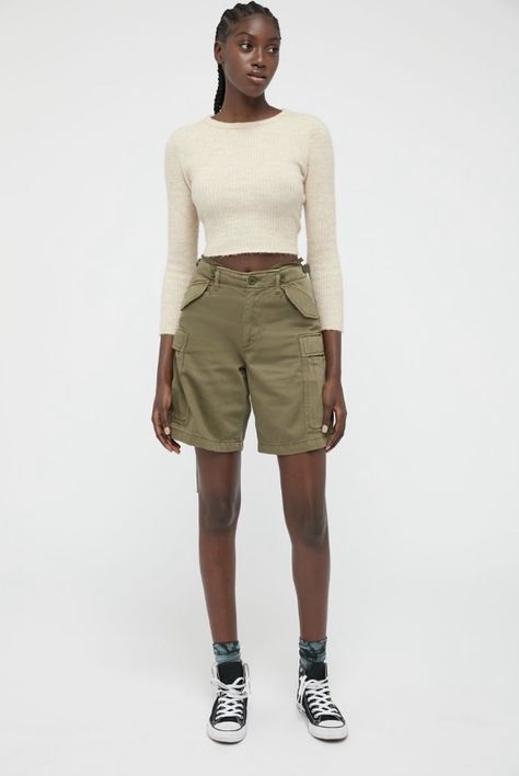 Khaki Cargo Shorts Outfit, Cargo Shorts Outfit, Khaki Cargo Shorts, Cargo Short, Shorts Outfit, Khaki Shorts, Small Waist, Short Outfits, Cargo Shorts