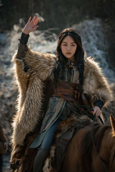 Lyanna Stark, Myoui Mina, Human Poses, Poses References, Pose Reference Photo, Art Poses, Medieval Fantasy, Fantasy Clothing, Fantasy Fashion