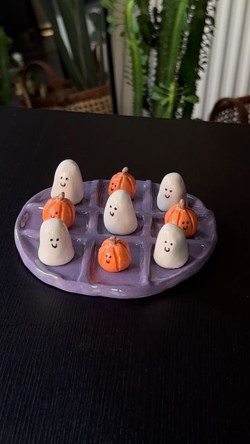 Halloween Oven Bake Clay, Cute Halloween Air Dry Clay Ideas, Fall Themed Clay Projects, Halloween Modeling Clay Ideas, Halloween Clay Art Ideas, Air Dry Clay Ghosts Tutorial, Creative Clay Ideas Diy Projects, Air Clay Halloween Ideas, Halloween Airdryclay Ideas