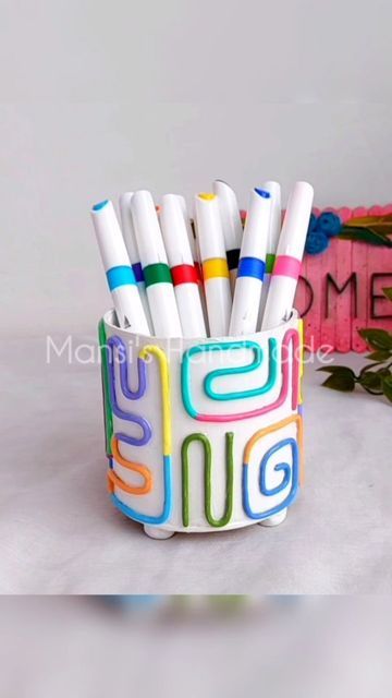 Air Clay Pencil Holder, Pen Holder With Clay, Clay Pen Holder Aesthetic, Polymer Clay Pencil Holder, Aesthetic Pen Holder Diy, Pen Stand Diy Creative, Polymer Clay Pen Holder, Air Dry Clay Pen Holder, Air Dry Clay Pencil Holder