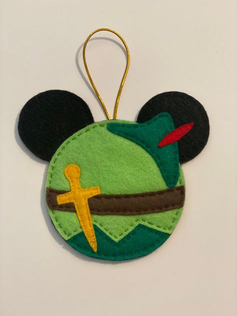 Peter Pan Crafts, Disney Felt Ornaments, Disney Christmas Diy, Disney Christmas Decorations, Disney Christmas Ornaments, Felt Crafts Christmas, Disney Patches, Halloween 3, Easy Easter Crafts