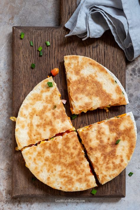 Healthy Breakfast Quesadillas Recipes {JUST 393 CALORIES} Quesadillas Recipes, Healthy Quesadilla, Breakfast Quesadilla Recipes, Cheese Quesadilla Recipe, Vegan Crumble, 500 Calories Recipes, Breakfast Quesadillas, Breakfast Quesadilla, Easy To Make Breakfast