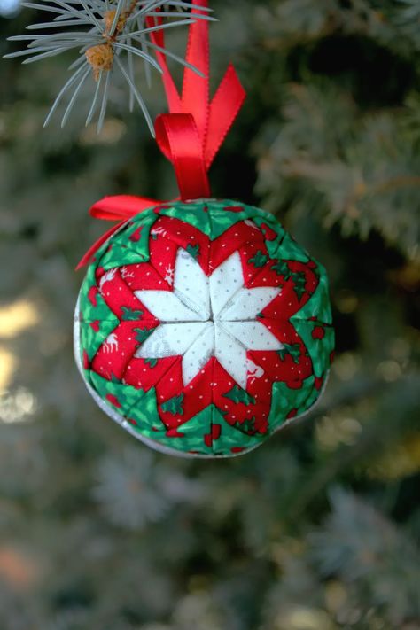 Fabric Star Quilted Christmas Ornament Pattern Diy Quilted Christmas Ornaments, Diy Christmas Star, Fabric Tree, Diy Christmas Tree Ornaments, Folded Fabric Ornaments, Quilted Ornaments, Quilted Christmas Ornaments, Fabric Stars, Navidad Diy