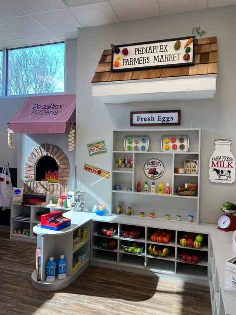 Grocery Store Playroom Ideas, Playroom Ideas Sensory, Playroom Market Ideas, Indoor Play Place Ideas, Pretend Play Playroom Ideas, Farmers Market Play Area, Pretend Play Area At Home, Aba Clinic Organization, Role Play Area Ideas