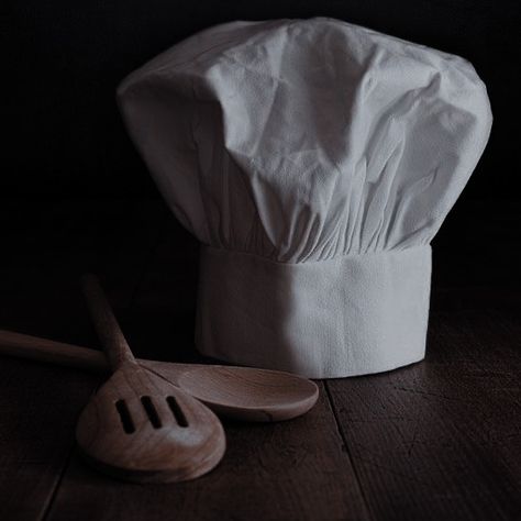 Cooking Profile Picture, Food Critic Aesthetic, Future Chef Wallpaper, Chef Pictures, Cooking Photography, Hat Aesthetic, Chef Work, Female Chef, Private Chef