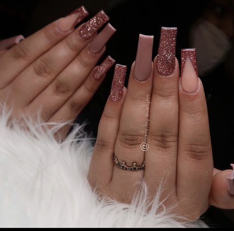 Pink Gold Nails, Rose Gold Nails Acrylic, 21st Birthday Nails, Rose Gold Nails Glitter, Rose Gold Nail Art, Future Nails, Press Nails, Nail Goals, Long Square Nails