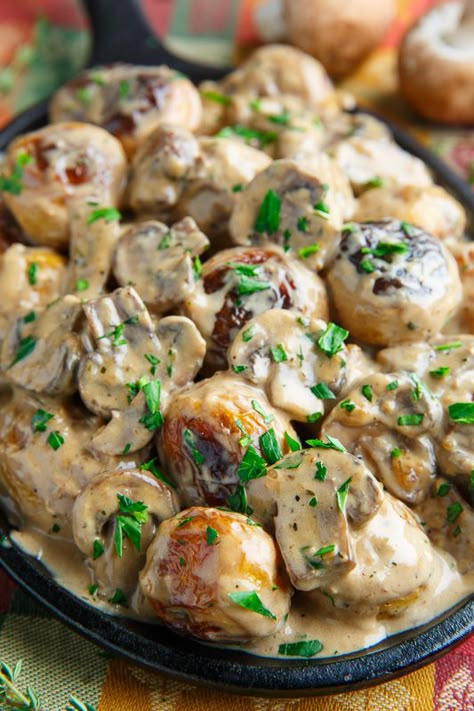 Roasted Potatoes in Creamy Mushroom and Miso Sauce Miso Sauce Recipe, Creamy Mashed Potatoes Recipe, Miso Sauce, Best Potato Recipes, Roasted Baby Potatoes, Easy Potato Recipes, How To Cook Potatoes, Baby Potatoes, Carne Asada