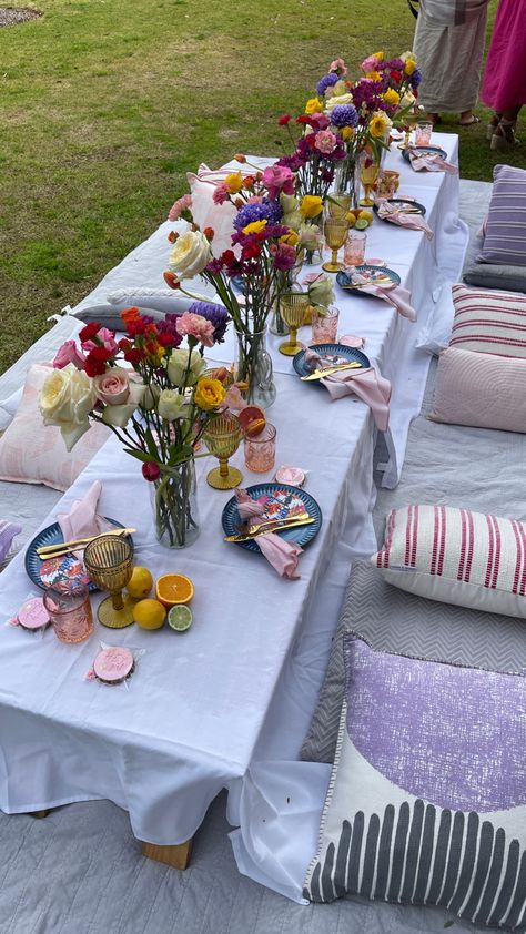 Pop up picnic, luxury, boujee, spring, lunch, flowers, table setting, park Picnic Lunch Party, Spring Picnic Theme Party, Picnic Brunch Birthday Party, Garden Picnic Birthday Party, Picnic Pop Up, Picnic Girls Party, Outdoor Picnic Birthday Ideas, Backyard Picnic Aesthetic, Picnic Party Set Up