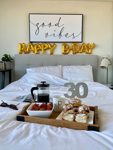 Simple breakfast tray for any occassion. Breakfast In Bed Ideas Birthday, Breakfast Birthday Ideas For Him, Birthday Breakfast In Bed For Him, Husband Birthday Breakfast Ideas, Birthday Breakfast For Boyfriend, Birthday Breakfast For Mom, Birthday Morning Surprise For Husband, Birthday Breakfast Ideas For Him, Birthday Breakfast Aesthetic