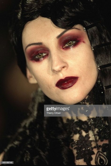 Susie Bick, Vampire Makeup, Anja Rubik, Dramatic Makeup, Chanel Spring, John Galliano, Christian Dior, Autumn Winter, Eyeliner