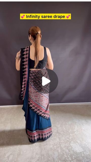 Saree Wrapping Ideas, Saree Wearing Styles Ideas, Saree Wrapping, Unique Saree Draping, Sari Draping Styles, Saree Hacks, Kalamkari Blouses, Sari Draping, Model Saree