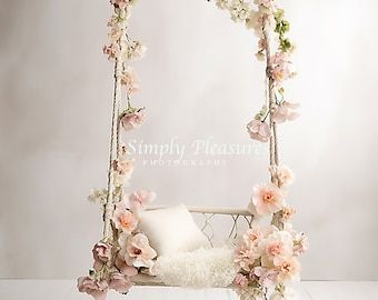 Wood Frame Backdrop, Vintage Backdrop Ideas, Decor For Photoshoot, Photo Area Ideas, Selfie Wall Ideas Photo Backdrops, Floral Backdrop Ideas, Vintage Photo Backdrop, Photoshoot Decoration, Garden Party Backdrop