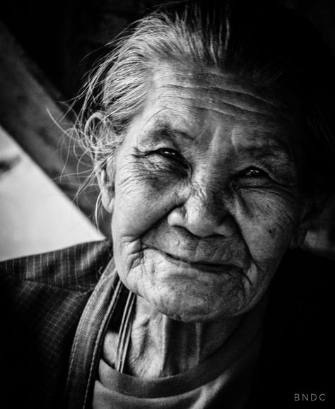 Old, Woman, Portrait, Black and white, Monochrome, Happy, Smile, Manila. Street   Happiness will never come to those who don’t appreciate what they already have. - Unknown  Homeless old woman living under a bridge in Manila Women Smile, Diy Photography Props, Black And White People, Emotional Response, Old Faces, Photography Challenge, Old Woman, White Picture, Black And White Portraits