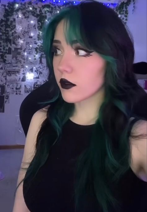 Black With Green Underneath Hair, Emerald Money Piece Hair, Black Hair Green Streaks, Brown Hair With Dark Green Highlights, Black And Green Hair Underneath, Black And Emerald Green Hair, Black Hair With Green Front Pieces, Black Color Block Hair, Emerald Green Money Piece Hair