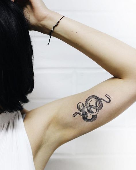 Tiny grass snake tattoo on the left bicep Bicep Tattoo Women, Grass Snake, Ouroboros Tattoo, Small Chest Tattoos, Snake Tattoos, Serpent Tattoo, Tattoos Inspiration, Tattoos For Women Half Sleeve, Handpoke Tattoo