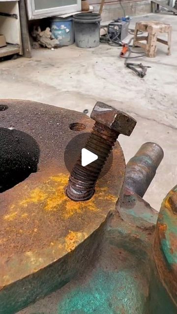 1.3M views · 46K likes | Hardware Tools 2.0 on Instagram: "Broken screw extractor" Mechanical Tools, Screw Extractor, Handy Man, Diy Bathroom Furniture, Cat Litter Box Furniture, Diy Furniture For Small Spaces, Pallet Furniture Living Room, Diy Apartment Furniture, Metal Artwork Wall