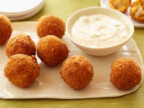 Rooster Balls.. seriously delicious stuff right here Chicken Cheese Balls, Fried Mac N Cheese Balls, Mac N Cheese Balls, Fried Mac And Cheese, Chicken Balls, Holiday Appetizers Recipes, Cheese Ball Recipes, Rotisserie Chicken Recipes, Cheese Balls