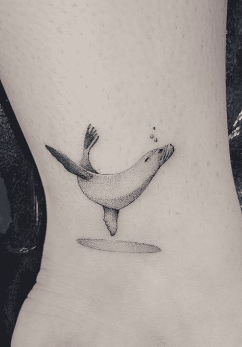 Small Sea Lion Tattoo, Marine Mammal Tattoo, Seal Swimming Drawing, Sea Lion Tattoo Ideas, Harbor Seal Tattoo, Arctic Tattoo, Galapagos Tattoo, Seal Tattoo Simple, Seal Tattoo Design