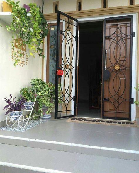 Home Front Design Indian, Main Door Design Photos, Indian Houses, Bali Decor, Door Design Photos, House Fence Design, House Front Porch, Summer House Garden, Balcony Grill Design