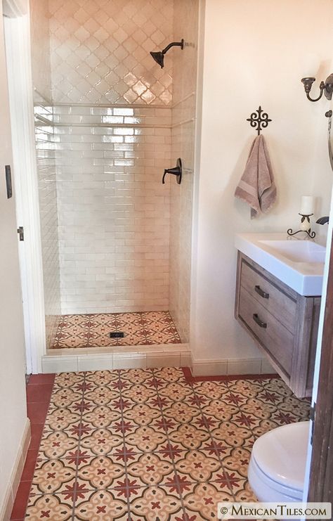 Spanish Style Bathroom Tile, Mexican Tile Bathroom Ideas, Mexican Bathroom Tile, Bathroom Spanish Tiles, Mexican Tile Bathroom Floor, Spanish Tile Kitchen Floor, Mexican Floor Tiles, Small Spanish Bathroom, Western Tile Flooring