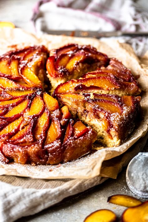 Peach Bourbon Upside Down Cake, Bourbon Peach Upside Down Cake, Peach Bourbon Dessert, Upside Down Fruit Cake, Caramel Peach Upside Down Cake, Ripe Peaches What To Do With, What To Make With Peaches, Upside Down Peach Cake, Upside Down Cake Recipe