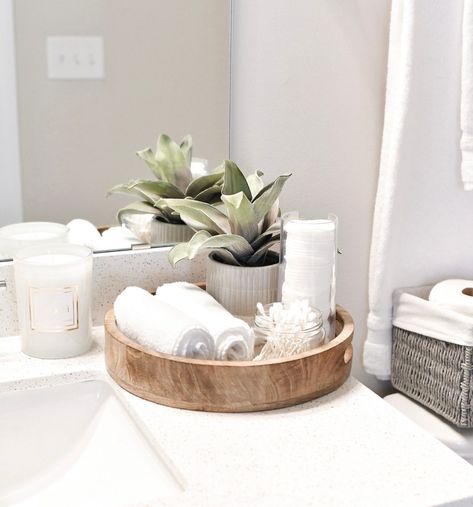 Small Space Decorating: Guest Bathroom Refresh | Catherine Grey Small Bathroom Counter Decor, Deco Spa, Bathroom Staging, Bathroom Counter Decor Ideas, Bathroom Counter Decor, Sink Decor, Guest Bathroom Decor, Countertop Decor, Restroom Decor