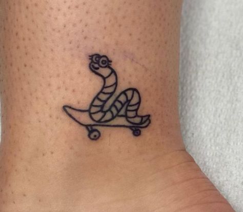 Cute Worm Tattoo, Inch Worm Tattoo, Earthworm Tattoo, Worm Tattoo, Skate Tattoo, Skateboard Tattoo, Bunny Makeup, Minimalist Tattoo Meaning, Fun Tattoos