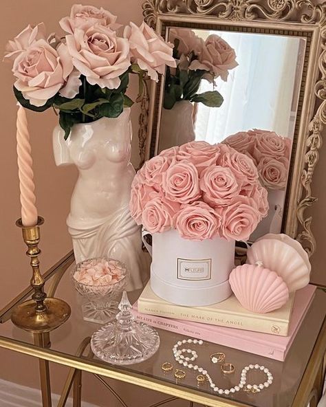 Pink Soft Life Aesthetic, Soft Pink Vibes, Body Vase, Soft Flowers, Flowers Pot, Modern Flowers, Soft Pink Theme, Home Decor Table, Dekorasi Kamar Tidur