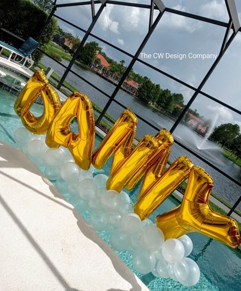 Ballons In Pool Ideas, Balloons In Pool, Ballons Pool Decoration, Clear Balloons In Pool, Big Balloons In Pool, Led Balloons In Pool, Ballon’s In Pool, Bachelorette Pool Party, Balloon Arch Diy