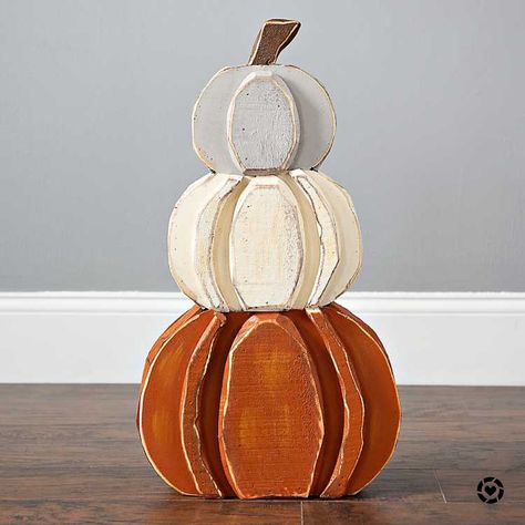 Creative Pumpkin Painting, Fall Wood Crafts, Porch Decorations, Thanksgiving Craft, Farm Projects, Creative Pumpkins, Wooden Pumpkins, Wood Pumpkins, Stacked Pumpkins