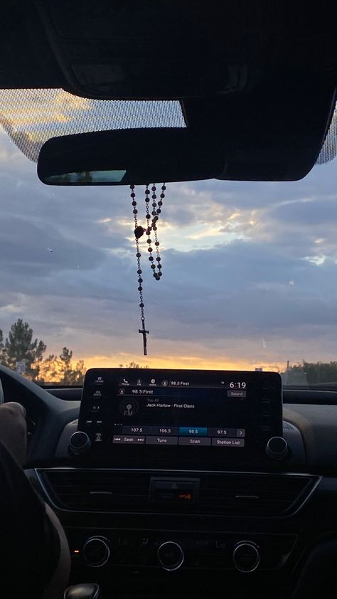 Rosary Car Mirror, Fairy Lights In Car, Grunge Car Interior, Manifesting Car, Messy Car, Night Bike Ride, Girly Car Accessories, Inside Car, Car Deco