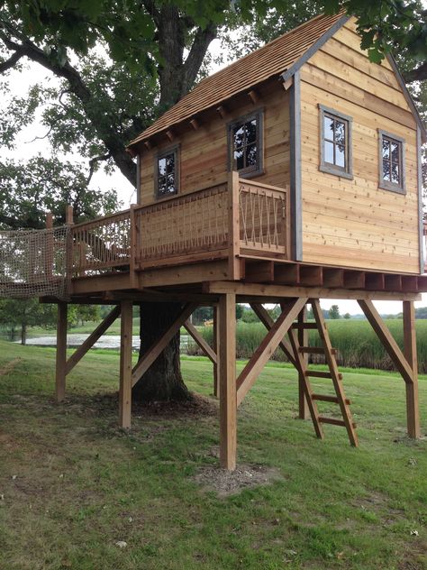 Cool Tree Houses For Kids, Backyard Play Spaces, Simple Tree House, Pole House, Kids Backyard Playground, Tree House Plans, Tree House Diy, Backyard Playhouse, Backyard Dreams