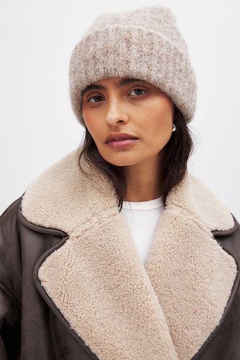 This beanie features a knit material with a stretchy material. It has a boucle design and a foldover. Circumference: 50 cm / 19.68 in. Height: 22 cm / 8.66 in. Beanie Short Hair, Tops Fall Outfits, Brown Beanie, Low Waist Jeans, Sleepwear Sets, Business Outfit, Fall Jackets, Tops Fall, Padded Jacket