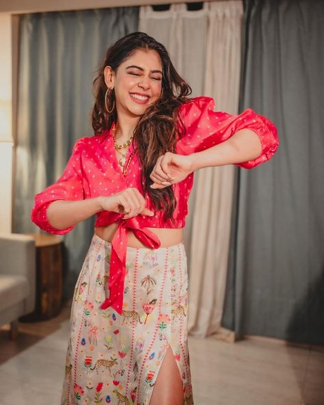 Niti Taylor, Dresses