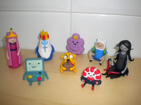 Adventure Time polymer clay Adventure Time Clay Figures, Adventure Time Polymer Clay, Adventure Time Clay Art, Clay Adventure Time, Adventure Time Clay, Adventure Time Crafts, Jumping Clay, Geek Crafts, Cute Clay