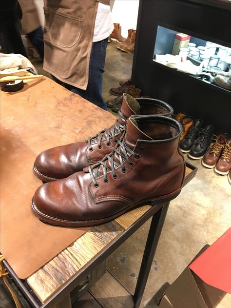 My 2011 Red Wing Beckman 9016 after being polished in the Red Wing store Munich! Red Wing Beckman, Barbour Boots, Wings Shoes, Wing Boots, Red Wing Boots, Leather Formal Shoes, Mens Attire, Wing Shoes, Red Wing Shoes