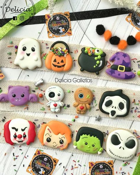 Halloween Fondant Cookies, Mini Halloween Cookies, Cookie Halloween, Galletas Halloween, Fall Decorated Cookies, Cookie Corner, Postres Halloween, Cookies Halloween, Halloween Cookies Decorated